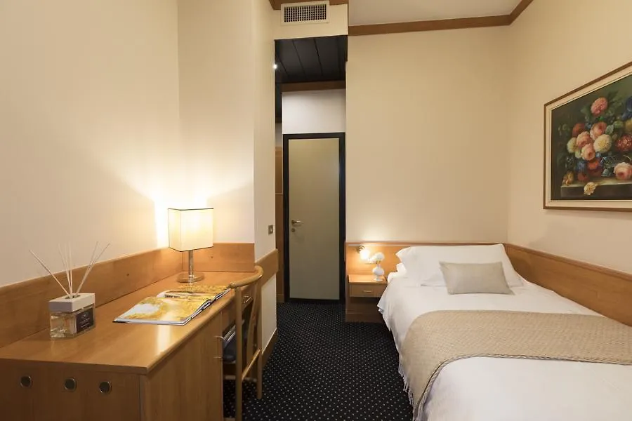 Hotel Mentana, By R Collection Hotels Милан