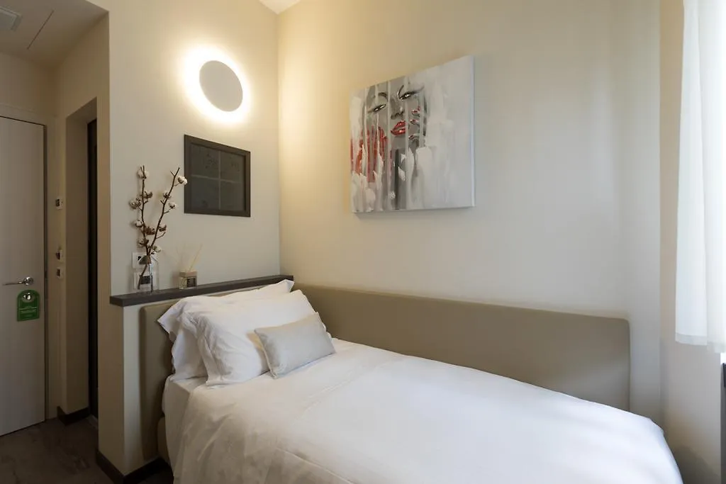 Hotel Mentana, By R Collection Hotels Милан Италия