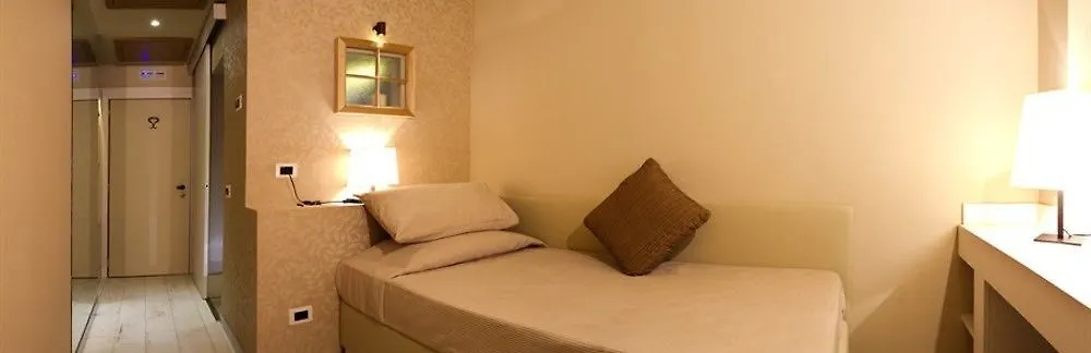 Hotel Mentana, By R Collection Hotels Милан 4*,