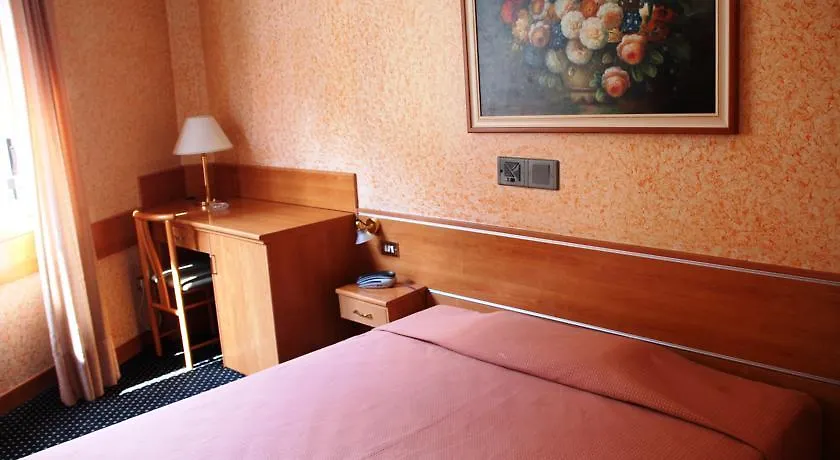 Hotel Mentana, By R Collection Hotels Милан 4*,