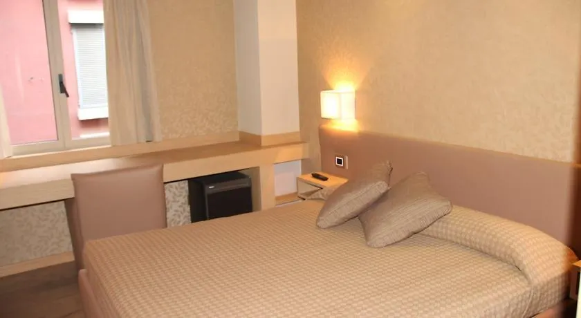 Hotel Mentana, By R Collection Hotels Милан
